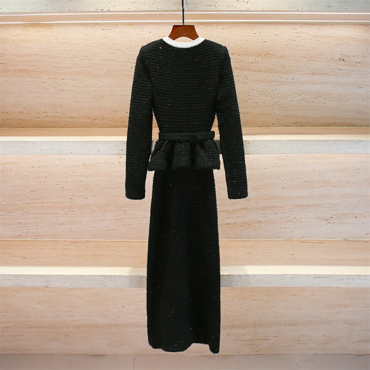 Vestido justo de inverno com strass e corpete