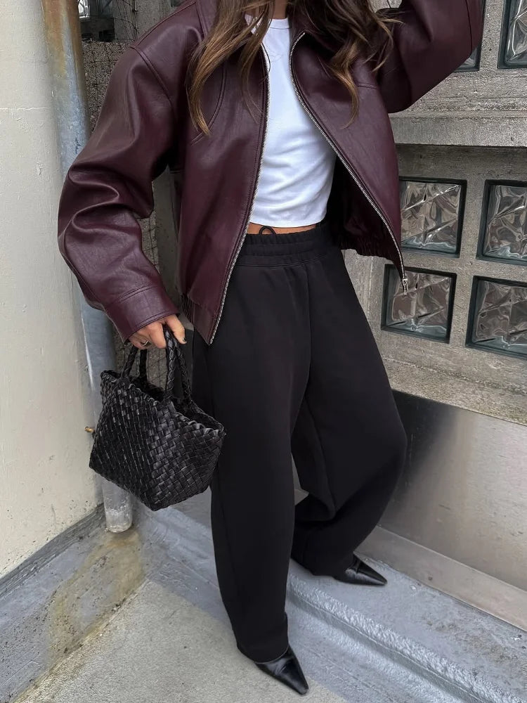 Casaco curto retro em tom vinho