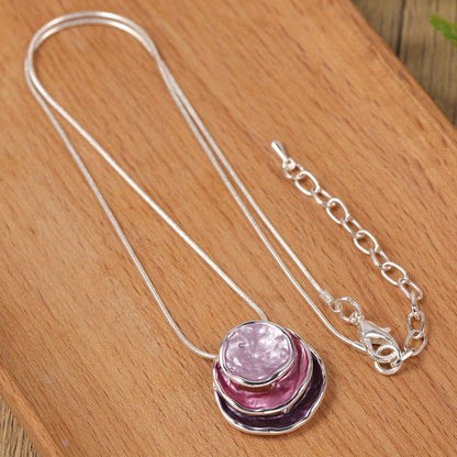 Colar com pendente elegante em esmalte azul