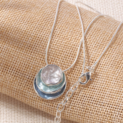 Colar com pendente elegante em esmalte azul