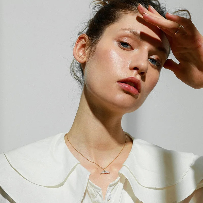 Colar com Pingente de Cauda de Baleia