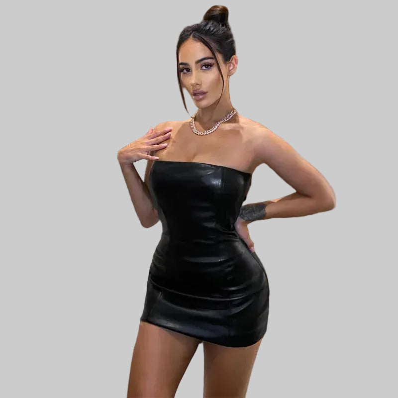 Vestido curto em preta sem alças