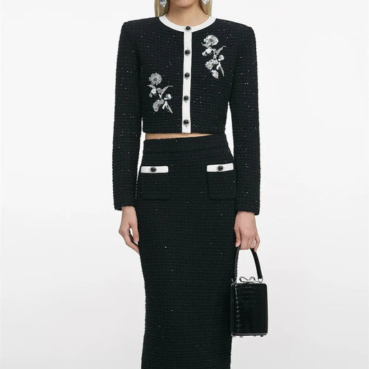 Vestido justo de inverno com strass e corpete