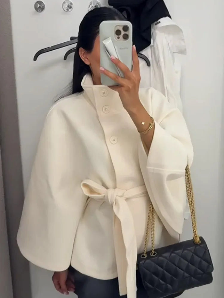 Casaco poncho estilo vintage com gola alta