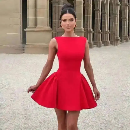 Vestido curto plissado evasé com atilhos na cintura