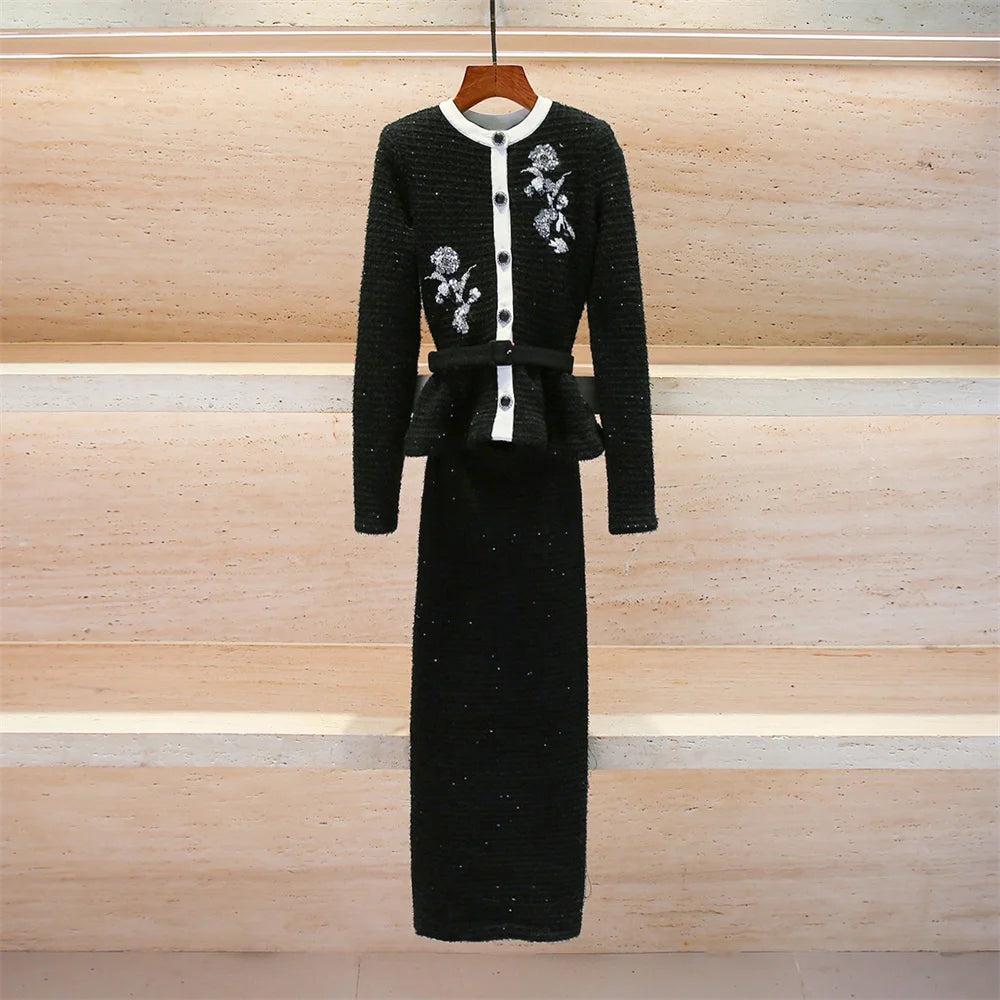 Vestido justo de inverno com strass e corpete