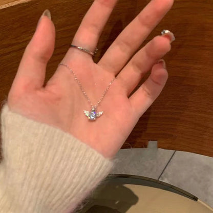 Colar com pendente dourado em tom de cereja