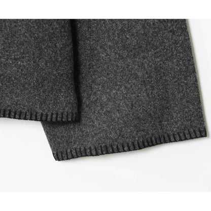 Casaco em lã sintética com ombros largos