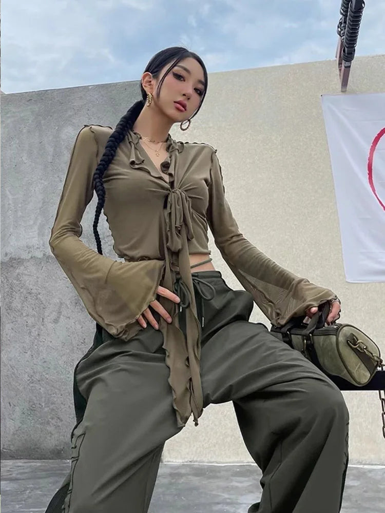 Blusas de manga comprida e flare com atilhos em renda