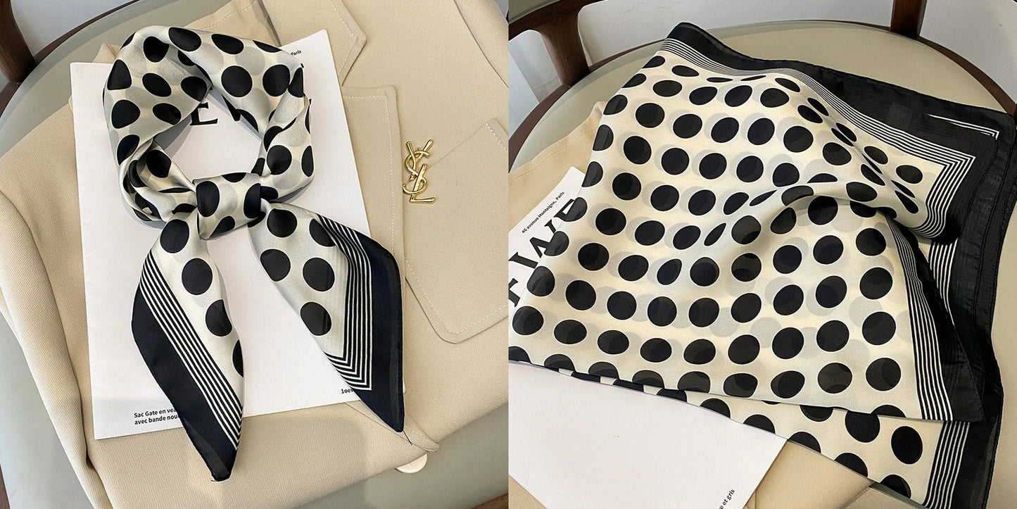 Lenço quadrado de seda com estampado floral de luxo