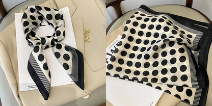 Lenço quadrado de seda com estampado floral de luxo