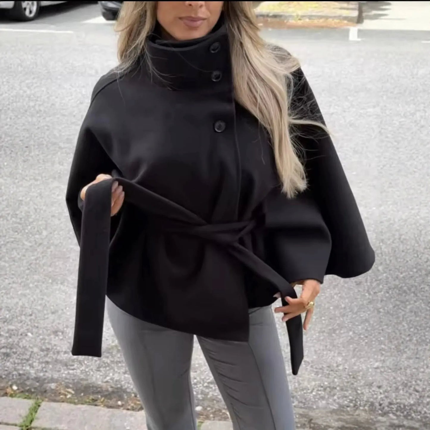 Casaco poncho estilo vintage com gola alta