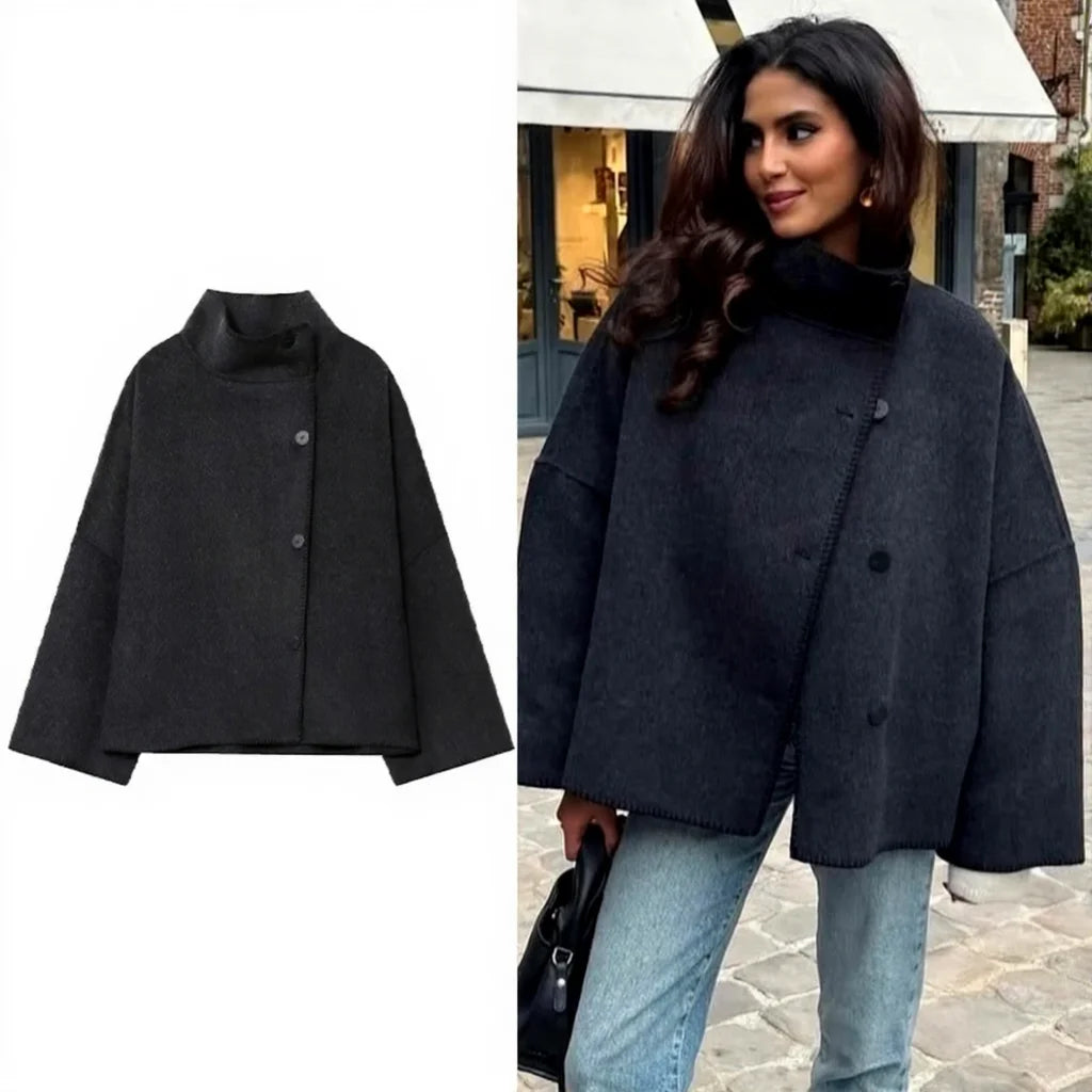 Casaco em lã sintética com ombros largos