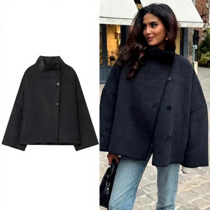 Casaco em lã sintética com ombros largos