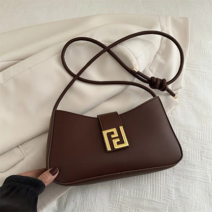 Bolsa de ombro com alça ajustável e fecho de fivela