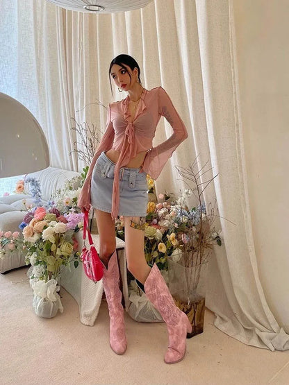 Blusas de manga comprida e flare com atilhos em renda