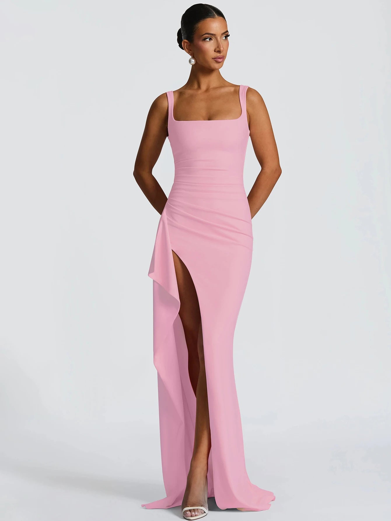 Vestido longo para mulher elegante e justo com alças finas