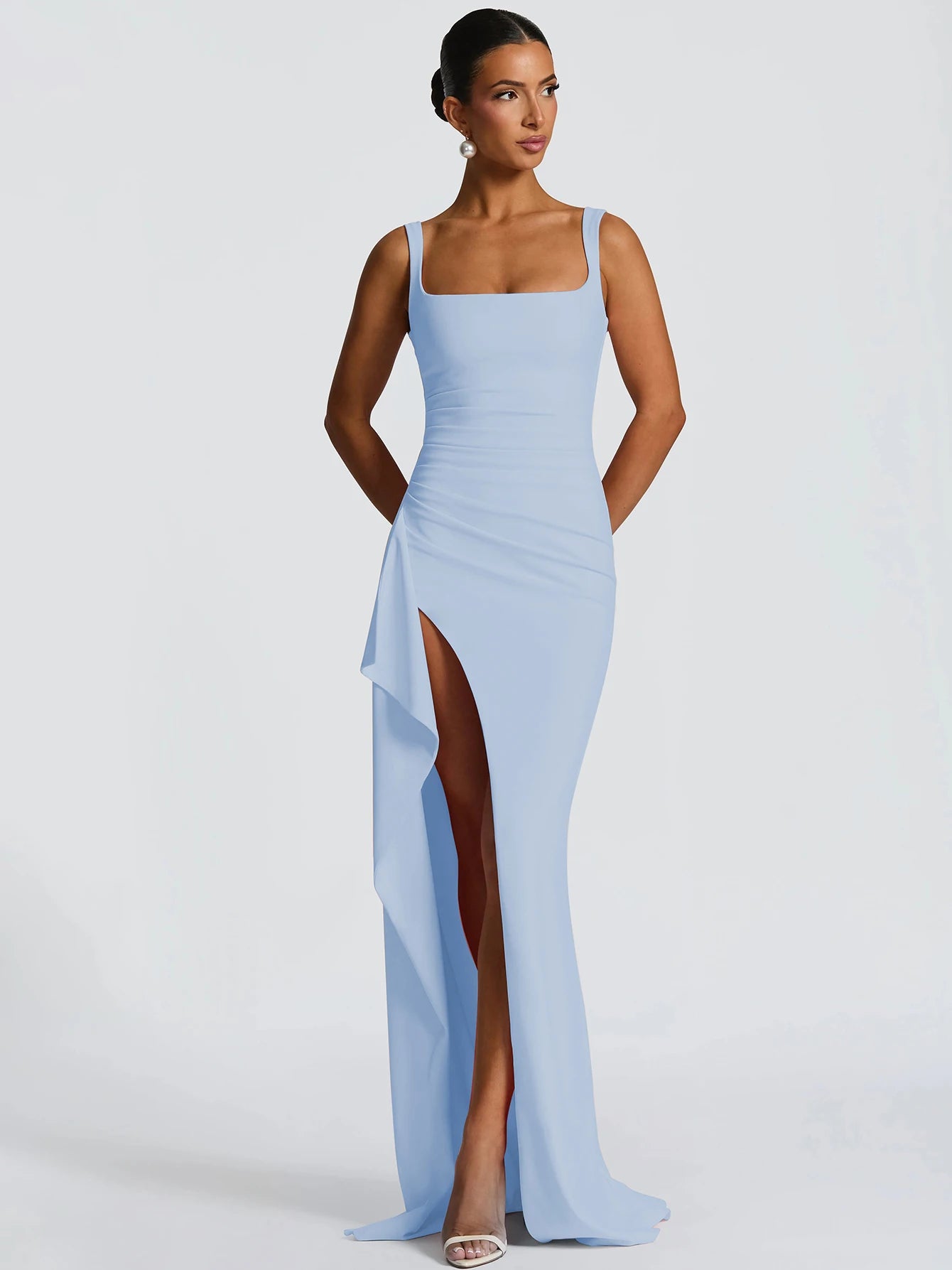 Vestido longo para mulher elegante e justo com alças finas