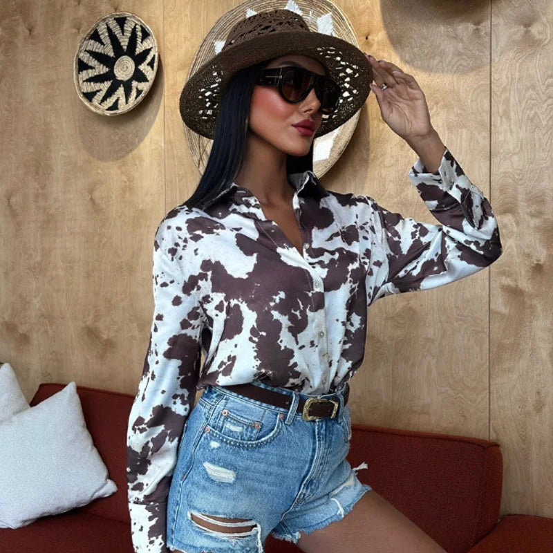 Conjunto de Calças e Casaco de cetim estampada