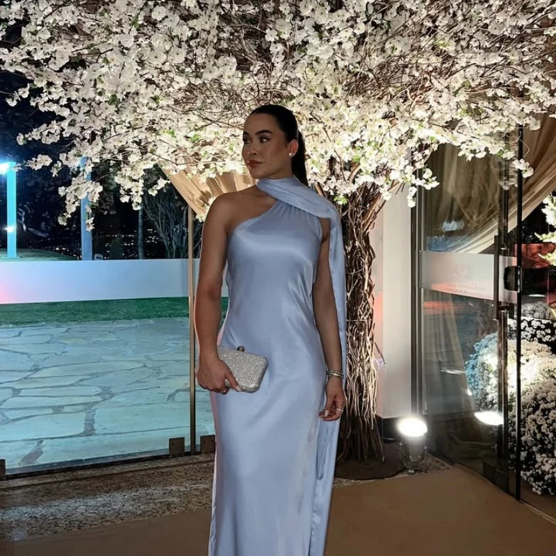 Vestido elegante de festa com fita de cetim