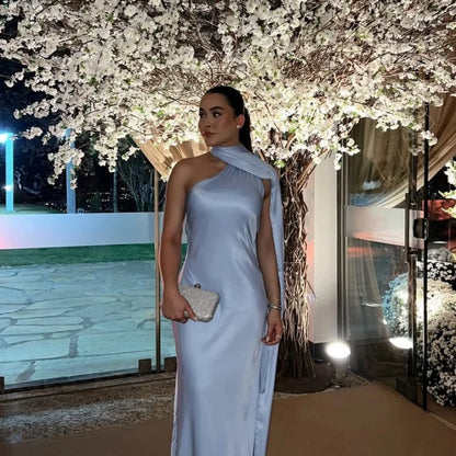 Vestido elegante de festa com fita de cetim