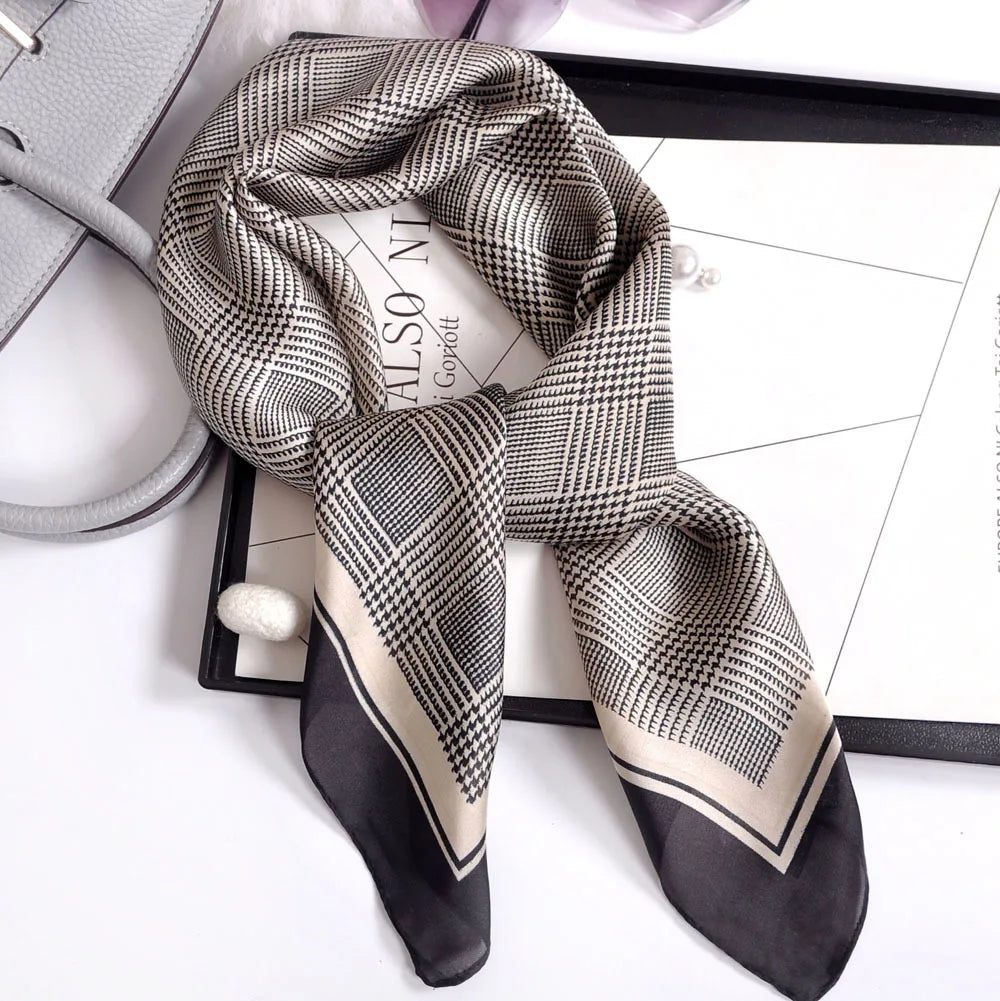 Lenço quadrado de seda com estampado floral de luxo