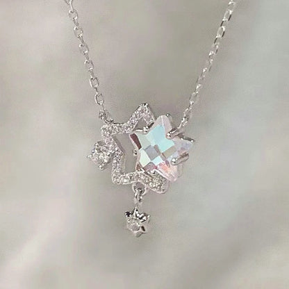 Colar com pendente dourado em tom de cereja