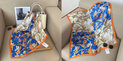 Lenço quadrado de seda com estampado floral de luxo