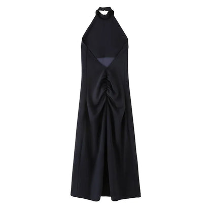 Vestido comprido com decote halter franzido e ombros à mostra