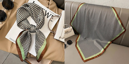 Lenço quadrado de seda com estampado floral de luxo