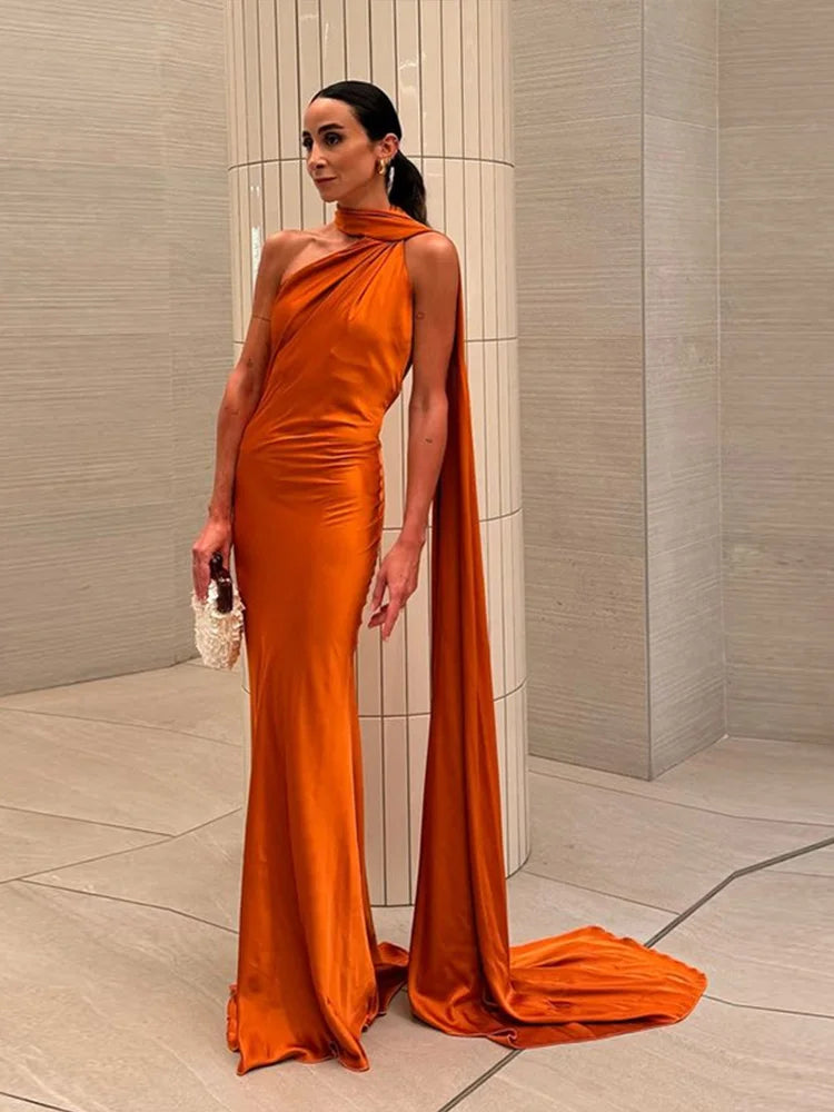 Vestido elegante de festa com fita de cetim