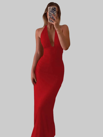 Vestido longo com decote halter em V e costas abertas franzidas