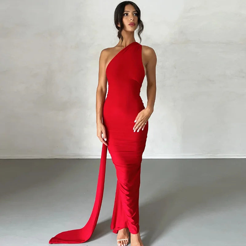 Vestido comprido sexy e elegante com decote nas costas