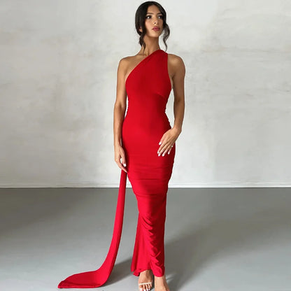 Vestido comprido sexy e elegante com decote nas costas