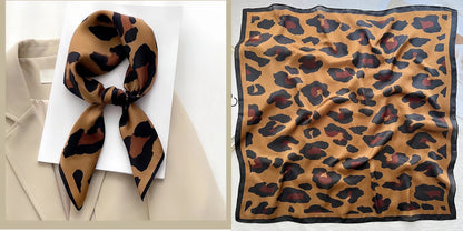 Lenço quadrado de seda com estampado floral de luxo