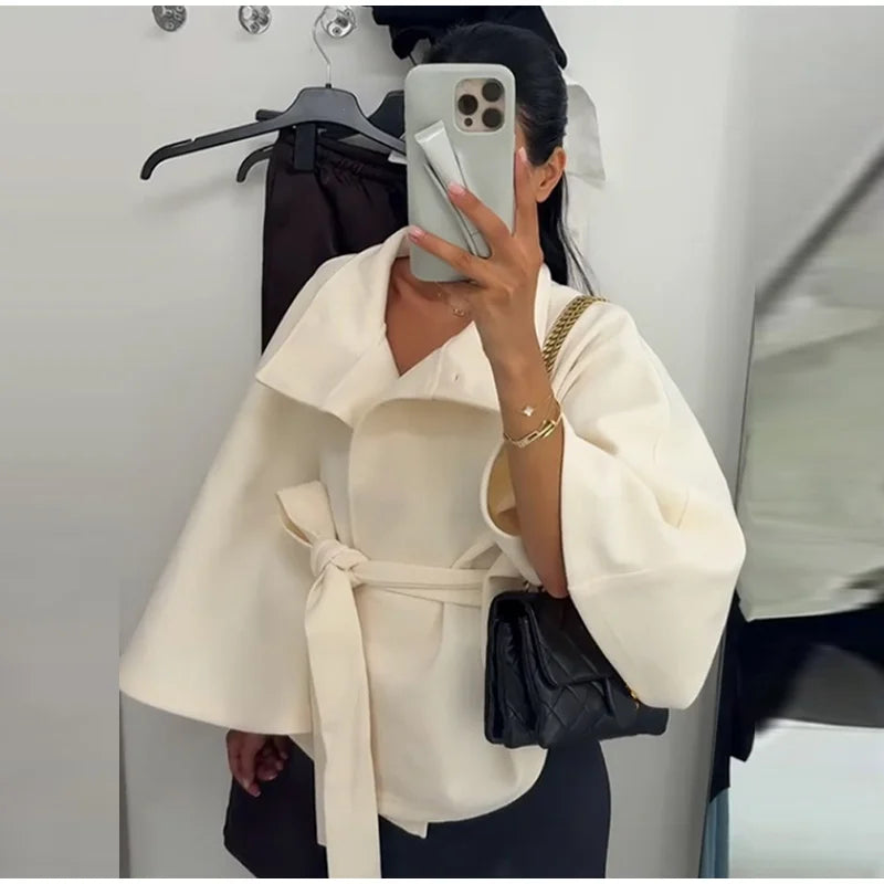 Casaco poncho estilo vintage com gola alta