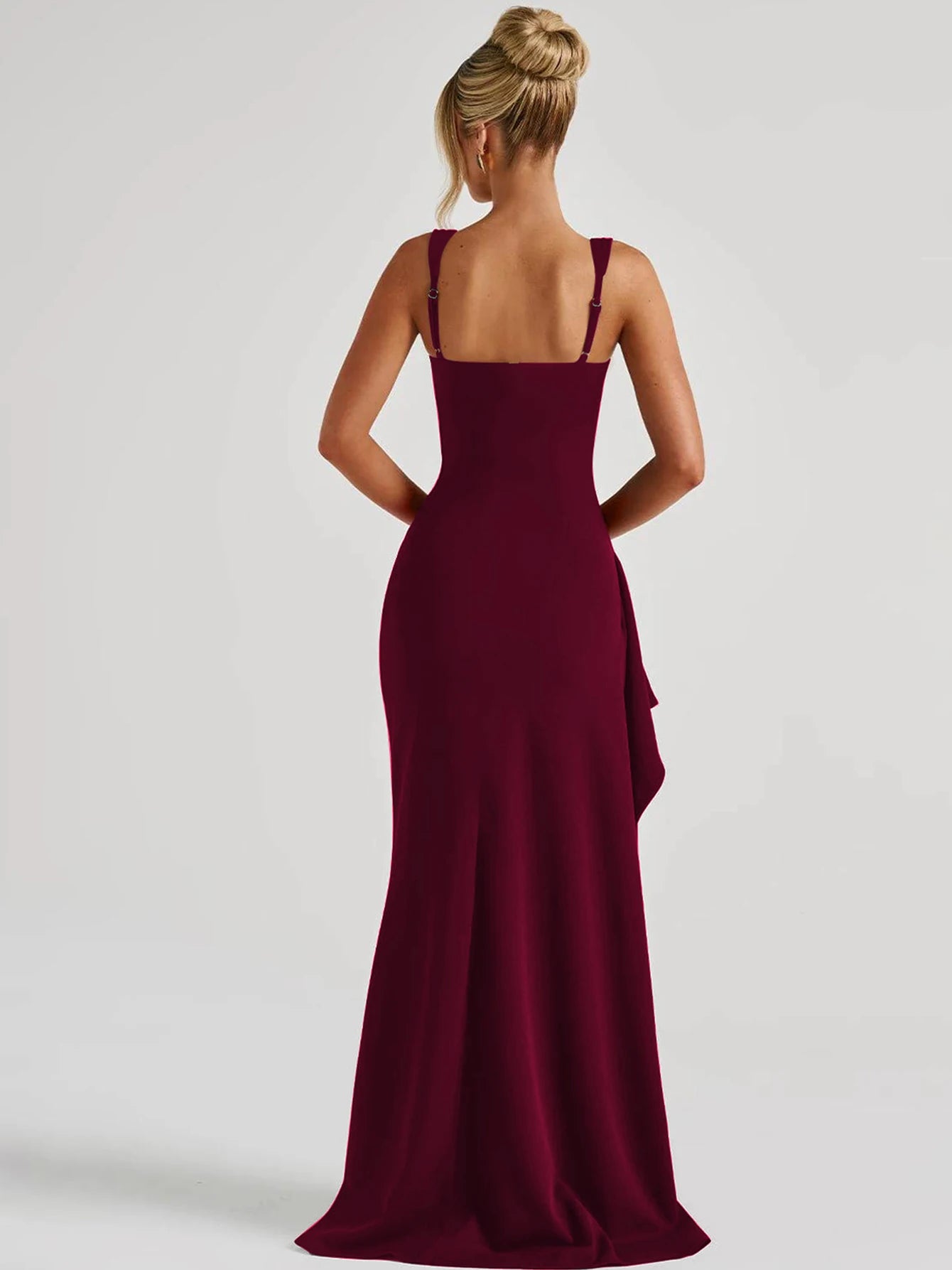 Vestido longo para mulher elegante e justo com alças finas
