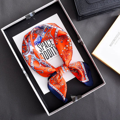 Lenço quadrado de seda com estampado floral de luxo