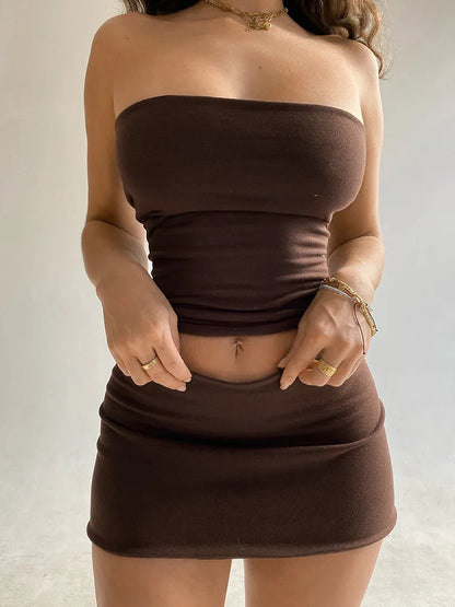 Conjunto com top cai-cai e minissaia