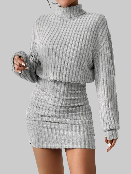 Vestido de malha com gola alta