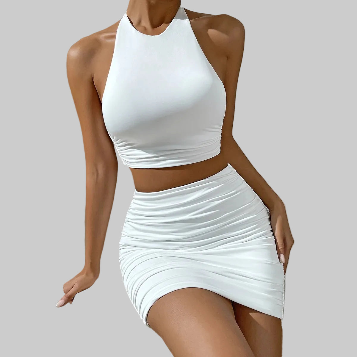 Vestido branco sexy com decote halter