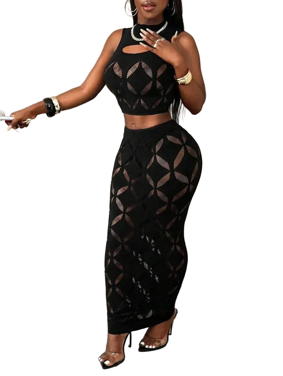 Conjunto top cropped preto com detalhes vazados