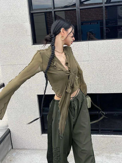 Blusas de manga comprida e flare com atilhos em renda