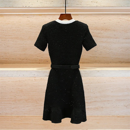 Vestido justo de inverno com strass e corpete