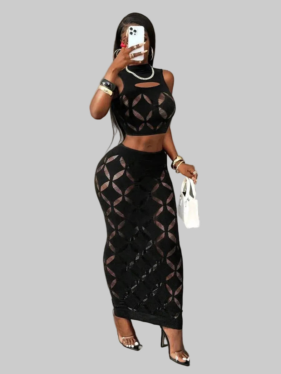 Conjunto top cropped preto com detalhes vazados