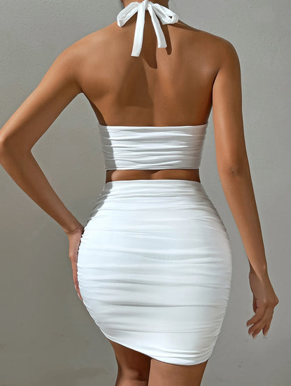 Vestido branco sexy com decote halter