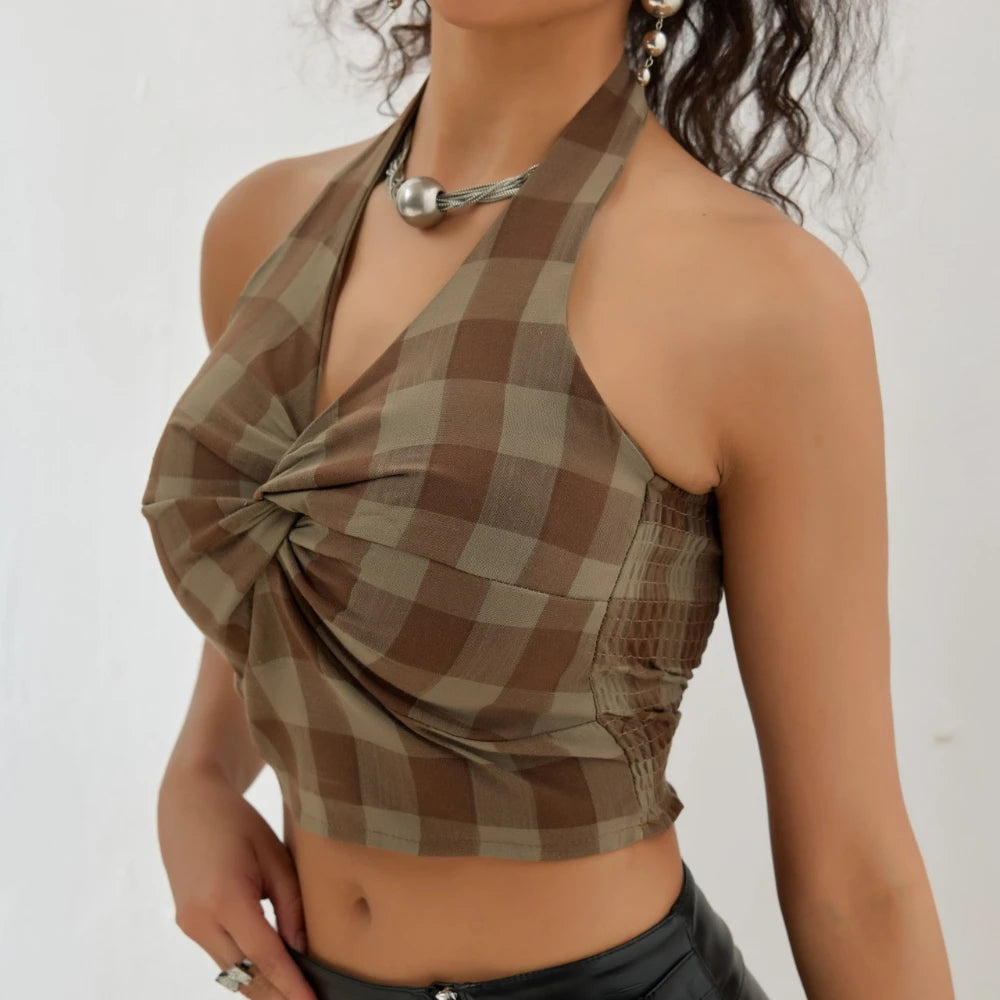 Top cropped xadrez com decote halter